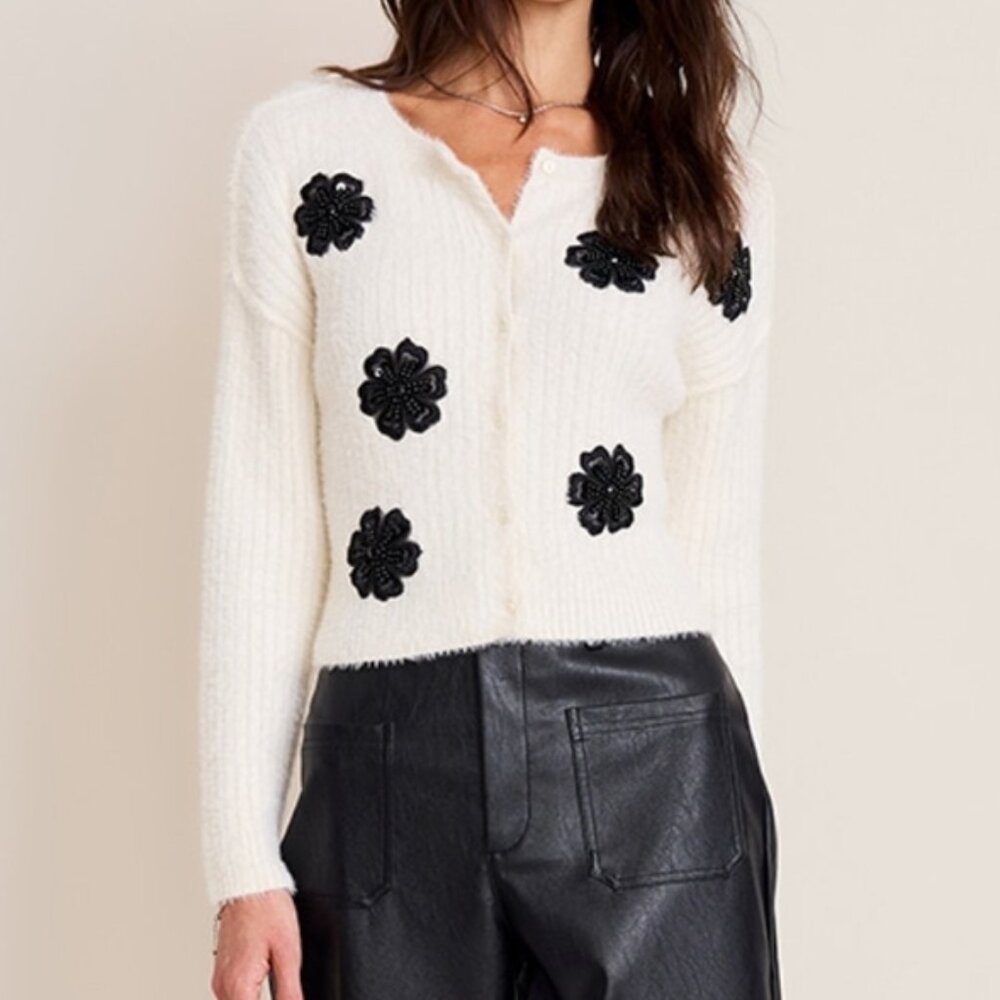NWT Francesca's Holly Floral Cardigan White with Black Flowers Large SUPER SOFT - Picture 4 of 8